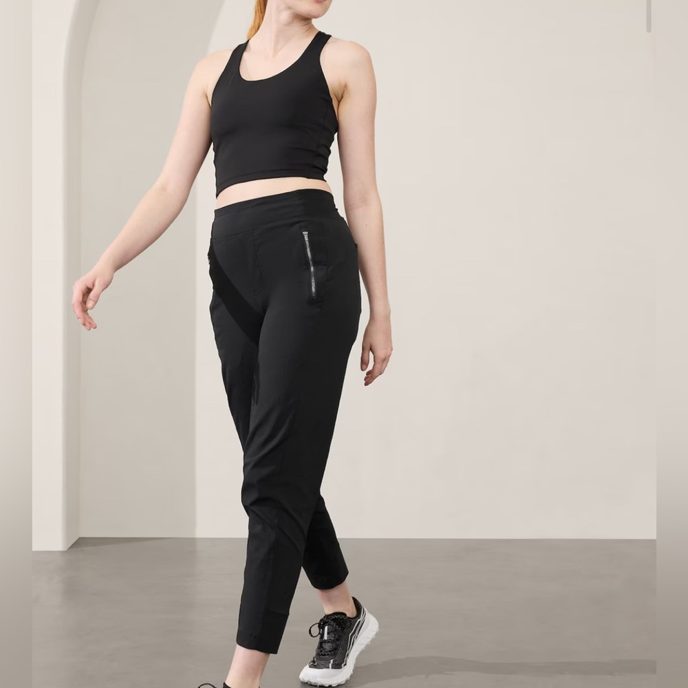 Athleta Trekkie Joggers Hiking Pants in Black